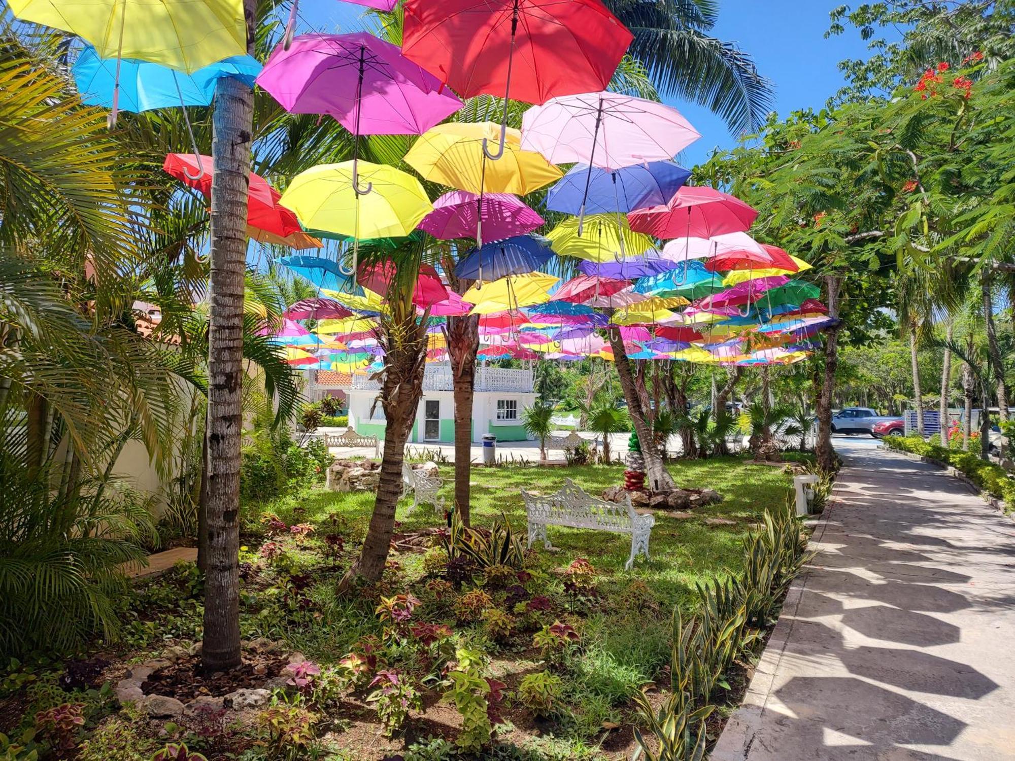Private Rooms In A Hotel-Type Apartment - Super Located Puerto Aventuras Luaran gambar
